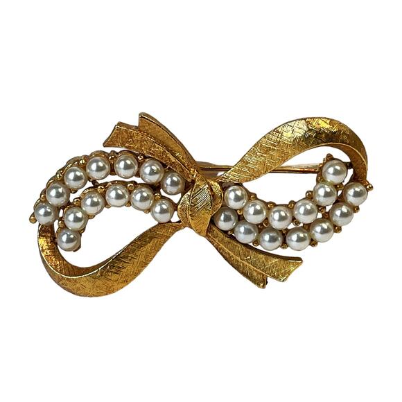 1990s Anne Klein Gold Plate Faux Pearls Ribbon Bow Elegant Figural Brooch pin - Picture 1 of 3
